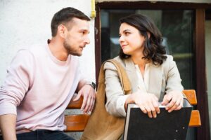 Mădălina Craiu Instagram - Ultima zi de filmare, câteva poze și ultima oară când ne-am distrat în combinația asta la o filmare pentru Clanul. Să vină tot mai multe alte proiecte și să ne păstrăm. Mulțumesc pentru călătorie.
Revin luni când ne luăm la revedere și de la cei care ne văd pe ProTV. Pentru cei care ne-au urmărit pe Voyo, mulțumim frumos ca ne-ați fost aproape și ne-ați susținut. 
Pentru ca luni plănuiesc să vă fac cunoștință cu echipa tehnică, astăzi este despre echipa creativă și colegii pe care m-am sprijinit și datorită cărora cred ca am ajuns sa fiu o actriță mai bună. Mulțumesc creatorilor și producătorilor acestui serial pentru încredere și pentru încăpățânarea de a-mi da secvențe grele de jucat, dar și pentru ca mi i-au dat pe Carmen și pe Cristian și pe Denis ca parteneri. Mulțumesc și mulțumim regizorilor pentru răbdare și îndrumare și directorului de imagine pentru estetica în care ne-a lăsat să ne jucăm de-a Clanul. 
Mulțumim, vă pupăm și vă așteptăm alături de noi în următoarele proiecte🫡