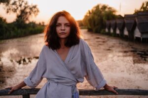 Mădălina Craiu Instagram - @sabinacostinel in plin ponton, să tot fie vreo două luni de când am făcut pozele astea, pe vremea când eram prin deltă și eram “la muncă” și ne vedeam zilnic