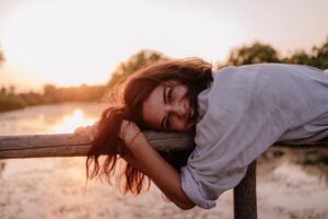 Mădălina Craiu Instagram - @sabinacostinel in plin ponton, să tot fie vreo două luni de când am făcut pozele astea, pe vremea când eram prin deltă și eram “la muncă” și ne vedeam zilnic