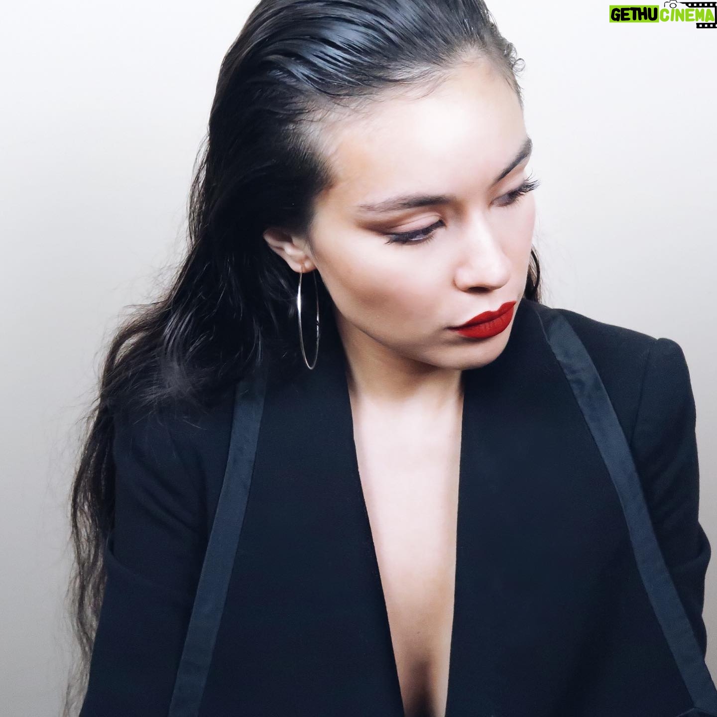 Madalyn Horcher - 890 Likes - I don’t kiss on the lips...wouldn’t want to smudge my lipstick 😏