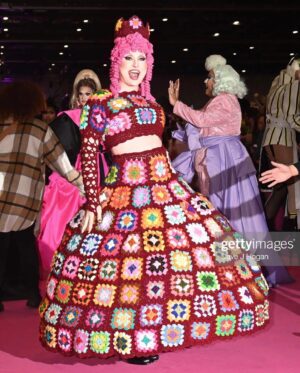 Maddy Morphosis Instagram - 3 long days of hooking at RuPaul’s DragCon UK 🧶 

Everything handmade by @ginarosegallina! 

•
•
•
•
•
•
#drag #dragrace #rupaulsdragrace #rpdr #maddymorphosis #crochet
