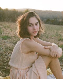 Actress Madeline Weinstein HD Instagram Photos and Wallpapers July 2023