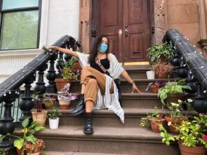 Madeline Weinstein Instagram - Sign up to phonebank today **5-7pm EST** in my bio and you can feel as free and easy as this lady on a stoop! (But also like, please phonebank/volunteer somewhere. Doesn’t matter where. @knock4democracy is awesome. Write postcards. Text your friends and family!! Drive people to early voting!! Whatever!) We gotta get this piece of shit evil sad man out of office thank you xx love you