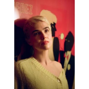Madelyn Deutch Instagram - get u a girl who can do both!💋 #35mm