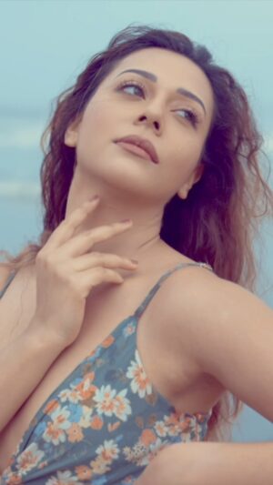Madhurima Roy Instagram - Having a whole Urmila moment 🙆🏻‍♀️🌊

..
Shot by @deepak_das_photography