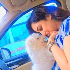 Madirakshi Mundle Instagram - The road to my heart is filled with paw prints 🐾 🐾 🐾 

@krosspaaws_india

#sukoon
#metime❤️ in car
#haseena 
#pepsi 
#puppy 
#puppylove