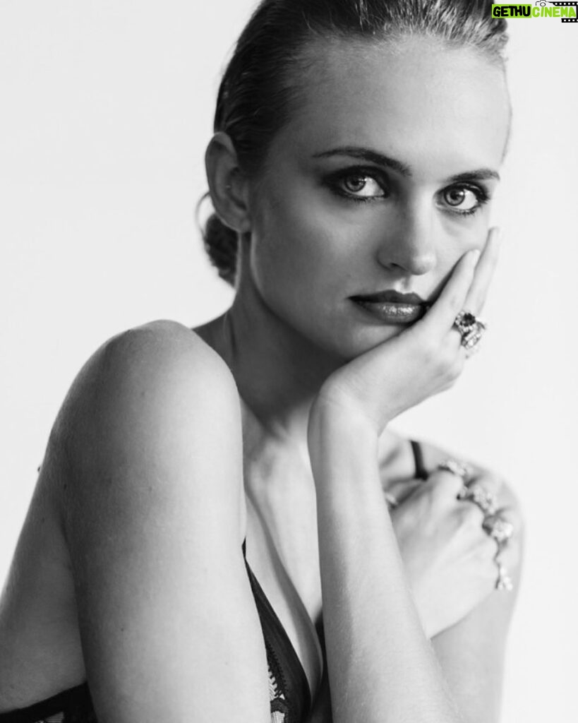 Actress Madison Riley HD Instagram Photos and Wallpapers April 2020 ...