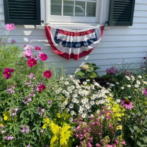 Madison Thompson Instagram - happy 4th! 🦞🤍🐳