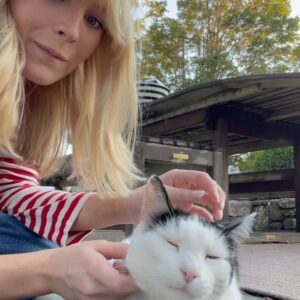 Madison Thompson Instagram - chicken mom loading...