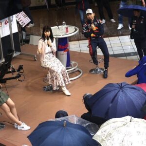 Madoka Umemoto Instagram - 岩佐歩夢選手がプロデュースのイベントに4月21日ゲストとしてトークショーに参加させて頂きました🏎️💨
ジャズドリーム長島ということでよく行く場所でのイベント。そして、今大注目の岩佐選手プロデュースのイベントに参加させて頂けてホント嬉しかったです😆❤️
MCは5年くらい顔見知りだけどご一緒するのはお初なみかっちゃんでテンション上がりました♪
もう嬉しい、楽しいが溢れ過ぎてあっという間な時間😂💦
岩佐選手のしっかりしている大人びた一面と年相応の可愛らしさがとても素敵で、またeスポーツの大会でレースするとなった時のオーラの違いがホントにかっこよかったです☆ °
はぁ。幸せな時間でした🥰
生憎のお天気でしたが来てくださったみなさん、ありがとうございました☆ °
.
#sf #イベント　#岩佐歩夢　#プロデュース　#イベント　#ジャズドリーム長島　#地元　#今　#大注目　#選手　#念願の　#みかっちゃん　#嬉しかった　#楽し過ぎた　#ご褒美　#みたいな感じ  #かっこいい　#実車　#展示　#すごっ　#幸せ　#ありがとうございました  #梅本まどか　#珍しく　#私服