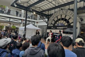 Madoka Umemoto Instagram - 岩佐歩夢選手がプロデュースのイベントに4月21日ゲストとしてトークショーに参加させて頂きました🏎️💨
ジャズドリーム長島ということでよく行く場所でのイベント。そして、今大注目の岩佐選手プロデュースのイベントに参加させて頂けてホント嬉しかったです😆❤️
MCは5年くらい顔見知りだけどご一緒するのはお初なみかっちゃんでテンション上がりました♪
もう嬉しい、楽しいが溢れ過ぎてあっという間な時間😂💦
岩佐選手のしっかりしている大人びた一面と年相応の可愛らしさがとても素敵で、またeスポーツの大会でレースするとなった時のオーラの違いがホントにかっこよかったです☆ °
はぁ。幸せな時間でした🥰
生憎のお天気でしたが来てくださったみなさん、ありがとうございました☆ °
.
#sf #イベント　#岩佐歩夢　#プロデュース　#イベント　#ジャズドリーム長島　#地元　#今　#大注目　#選手　#念願の　#みかっちゃん　#嬉しかった　#楽し過ぎた　#ご褒美　#みたいな感じ  #かっこいい　#実車　#展示　#すごっ　#幸せ　#ありがとうございました  #梅本まどか　#珍しく　#私服