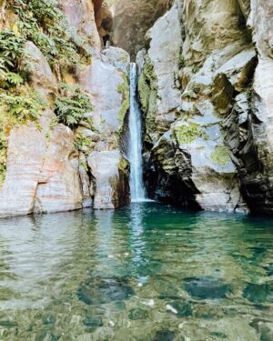 Mafalda Aragão Instagram - Durante uns segundos fiquei sem ar.
Passar o aniversário aqui foi especial. 
Quero voltar para a ilha 🌿

#açores #sãomiguel #saltodocabrito