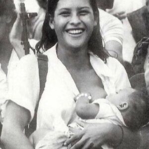 Mafalda Jara Instagram - Sandinista horas antes de uma batalha durante a revolução de Nicarágua 

Feliz dia internacional da Mulher