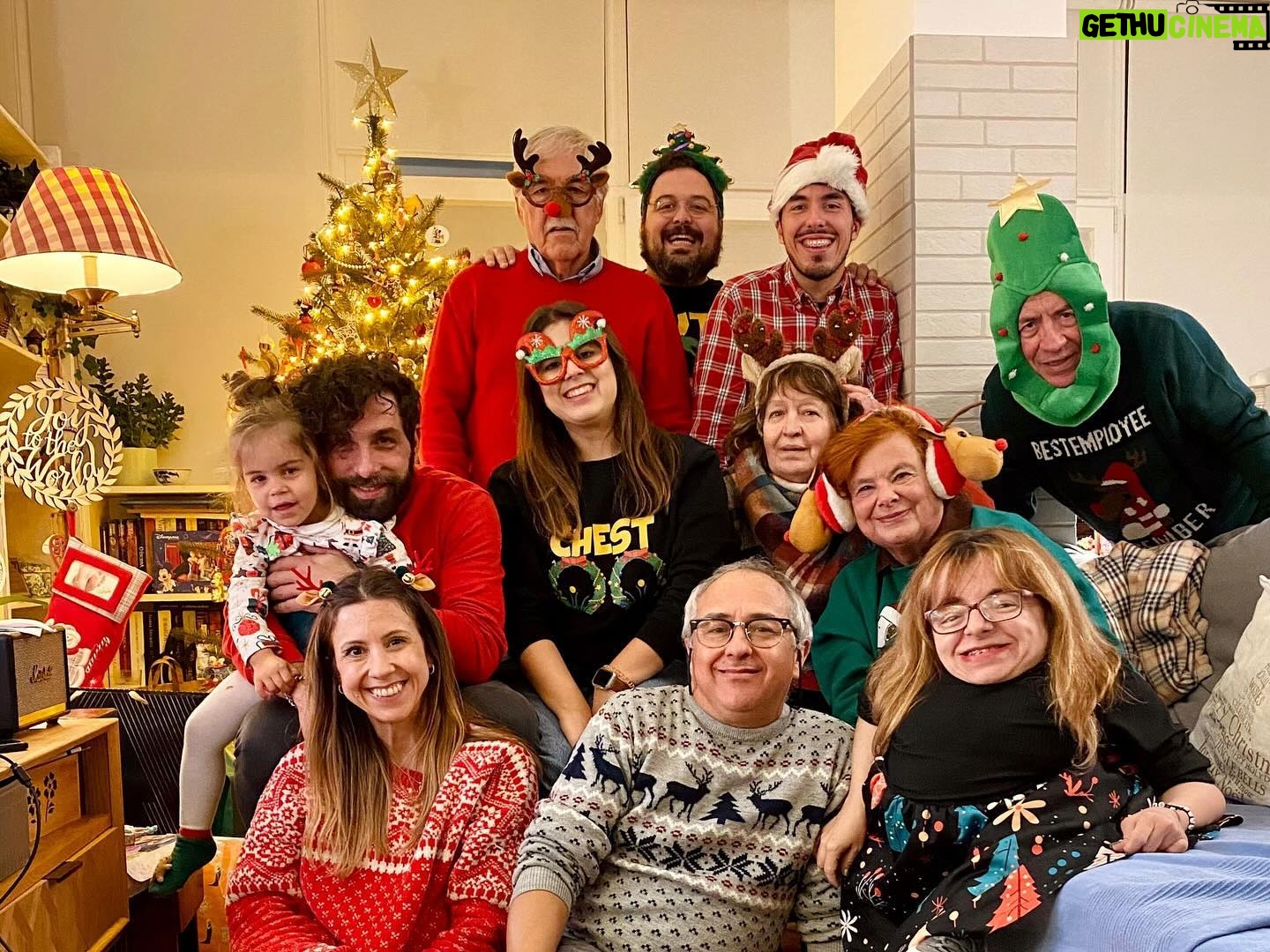 Mafalda Ribeiro - 284 Likes - ✨Postal do (meu) Natal 2023✨
#gotasnocharco #natal2023 #xmaspostcard #gratidao #felizaniversáriojesus #fotodefamilia