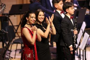 Mafalda Tavares Instagram - 1/3 🎼 Concerto 170 Anos Associação Filarmónica de Arganil
.
Os próximos três posts são sobre este último fim-de-semana!
.
Foi o meu 28° aniversário e não podia ter começado este ano de melhor maneira 🙏🏼
.
Obrigada Maestro @carvalho79 por este convite, estou muito feliz e grata que a nossa vida profissional e pessoal se tenha cruzado!! Foi e é uma enorme honra fazer parte de tudo isto 🤍
.
Foi um concerto inesquecível… Obrigada a cada elemento da talentosa Banda Filarmónica de Arganil sem exceção e obrigada @_catiatavares_ por teres embarcado comigo neste bonito concerto, é sempre um gosto gigante partilhar o palco contigo e com o teu talento que não tem fim 👭🏻
.
O próximo post sai amanhã e será sobre o vestido MARAVILHOSO da @sofialima.atelier 
.
📷, @telmameirafotografia