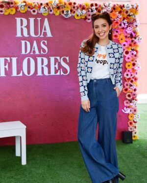 Mafalda Tavares Instagram - 2022 foi um bom ano! 
Não me posso queixar de maneira nenhuma 🙏🏼 tenho os que amo ao meu lado, com saúde, amor e muito trabalho 🤍

2022:
🏡 Comprei Casa 
🎬 Gravei a novela Rua das Flores @tvioficial
👨‍👩‍👧‍👦 Comecei e acabei o ano junto das pessoas que fazem o meu mundo feliz
🎤 Fiz um espetáculo chamado os 100 anos do Parque Mayer 
👵🏻 Homenageei uma das mulheres da minha vida e levei a Avó Lola à TV
🫶🏼 No momento certo tirei um fim-de-semana para mim, comi MUITO bem, descansei e apreciei a simplicidade da vida
💚 Fui a Esmeralda no musical Corcunda de Notre Dame
🎼 Fiz um espetáculo com pessoas incríveis chamado “A História da Música” que me fez crescer como pessoa e como profissional 

OBRIGADA 2022, SIGA PARA 2023 🥂
Boas festas e amem-se muito!!
A vida passa a voar ♥️