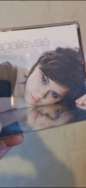 Magalie Vaé Instagram - Le 3 Avril 2006, sortait mon premier album éponyme "Magalie Vaé" Réalisé par @rickallison...

Déjà 18 ans... ❤️