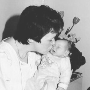 Magalie Vaé Instagram - Aujourd'hui est un jour particulier...
Maman, je te souhaite un très bel anniversaire !!!
Je t'aime 🩷