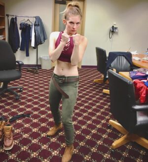 Magda Apanowicz Instagram - Memory Monday🥊 #memory #indie #filming #travel #locationshoot #wardrobe #fitting #boxing #actor #actorlife #fightingweight