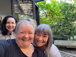 Magda Szubanski Instagram - Hilarious a lovely lunch with Dawn and Kristen. Sooo super looking forward to seeing @dawnrfrench on Wednesday night!! And, I can confirm…she really has a huuuge twat! Oops sorry of course I mean she IS a huge twat!! 🩷🙌🥰 #dawnfrench #dawnfrenchisahugetwat