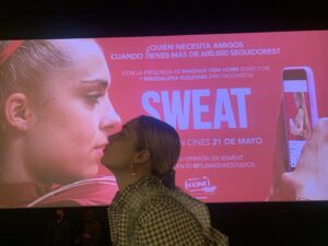 Magdalena Koleśnik Instagram - #selflove i o tym, że nawet do tego potrzebny jest drugi człowiek ❤️🧡💛💚💙💜🖤 #sweatmovie