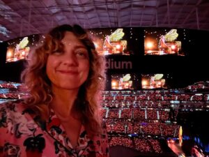 Mageina Tovah Instagram - Saw a little show last night ✨
.
@taylorswift is an incredible performer. And @audreydouglass was amazing ✨
#taylorswift #concert #erastour #dance #dancers