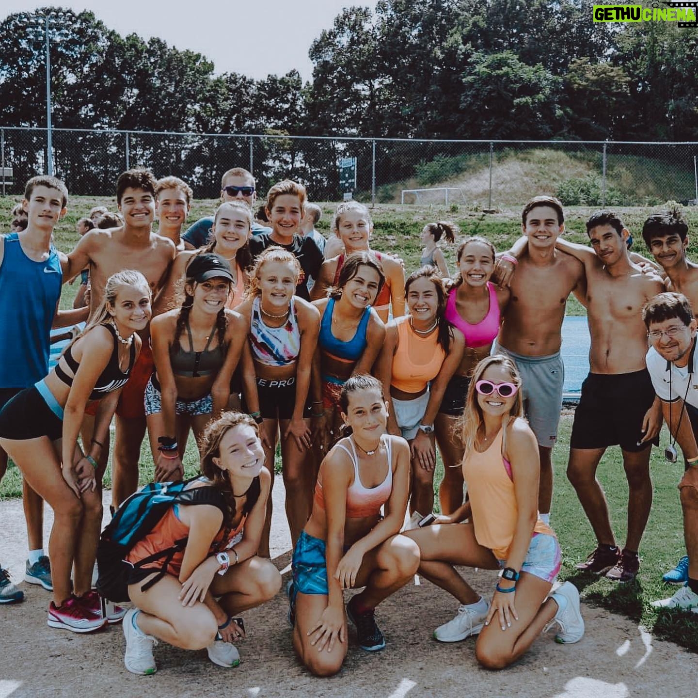 Maggie Elizabeth Jones - 1.9K Likes - ✰ HMU to sign my petition to go back to camp! ✰