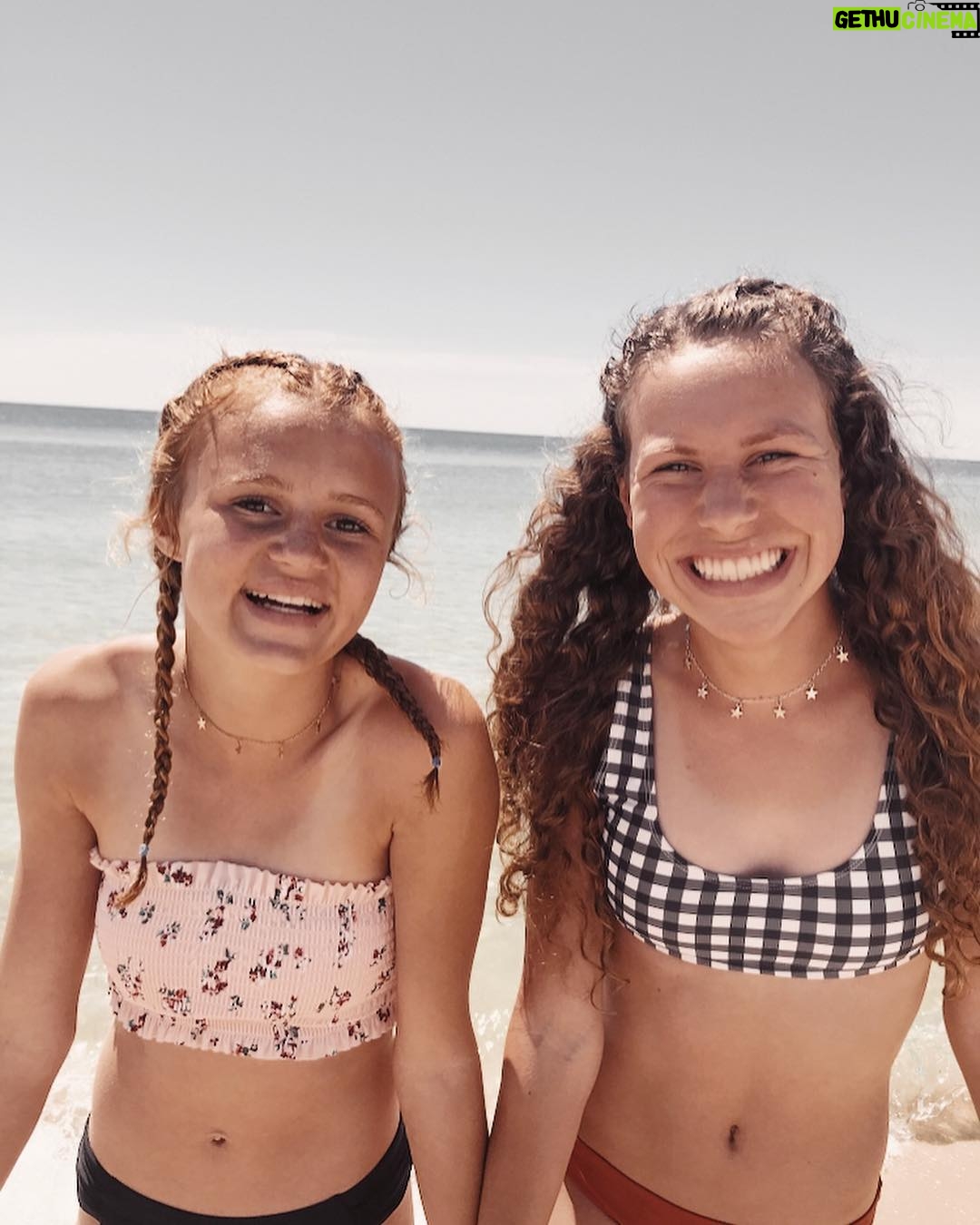 Maggie Elizabeth Jones - 2.2K Likes - High tides, good vibes, and really bad tan lines.
So thankful for these girls!! (And guacamole)