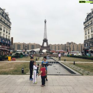 Magnus Devold Instagram - Hvorfor reise helt til Paris når du får en fullstendig fullverdig kopi i Kina