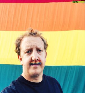 Magnus Devold Instagram - Bare ute og støtter litt menneskerettigheter #pride