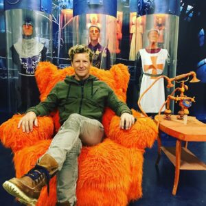 Magnús Scheving Instagram - Visiting an old friend #lazytown #robbierotten @ samgongusafnid brakarey