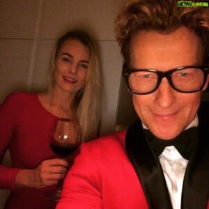 Magnús Scheving Instagram - Merry Christmas 🎁🎄 enjoy your holiday season #redonrred
