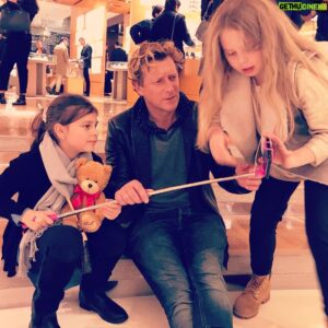 Magnús Scheving Instagram - Selfiestick problems 😩#needmyglasses