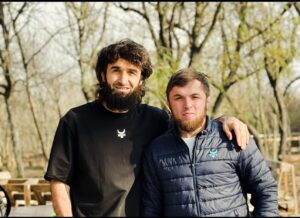 Magomed Magomedov Instagram - С 7 класса вместе двигаемся , столько воды утекло с тех пор ☝🏻@zabit_magomedsharipov  @bukaboxing