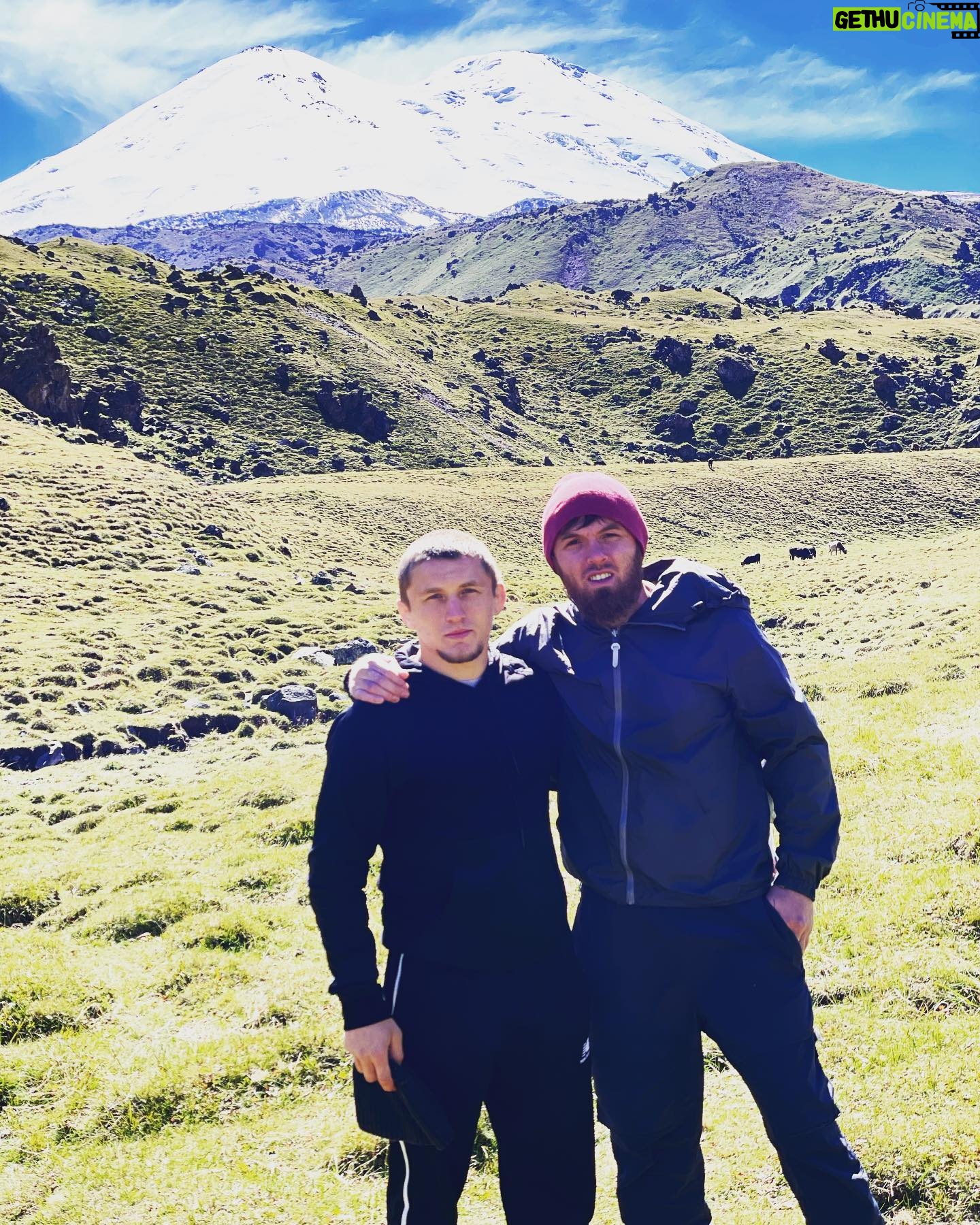 Magomed Magomedov - 4.3K Likes - Эльбрус решили сегодня не покорять🏔@abdulmazhid_65