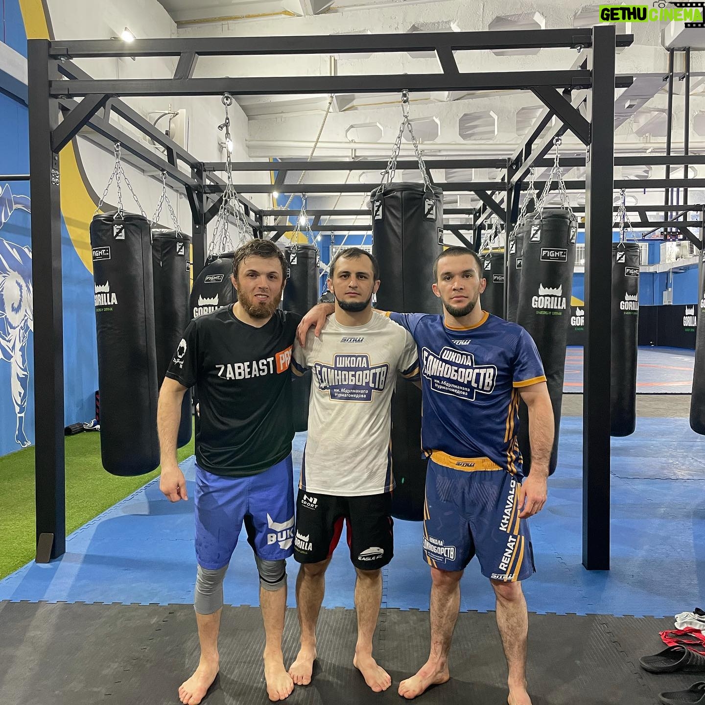 Magomed Magomedov - 2.6K Likes - С ними в зале всегда бывают искры 😃 @khasan_magomedsharipov тебя Ренат спрашивает ждёт тебя ещё с февраля 🤣🤦🏻