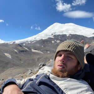 Magomed Magomedov Instagram - Чуть не покорили гору Эльбрус @abdulmazhid_65 🏔 решили оставить на следующий год😃 #ИншаАллах☝🏻