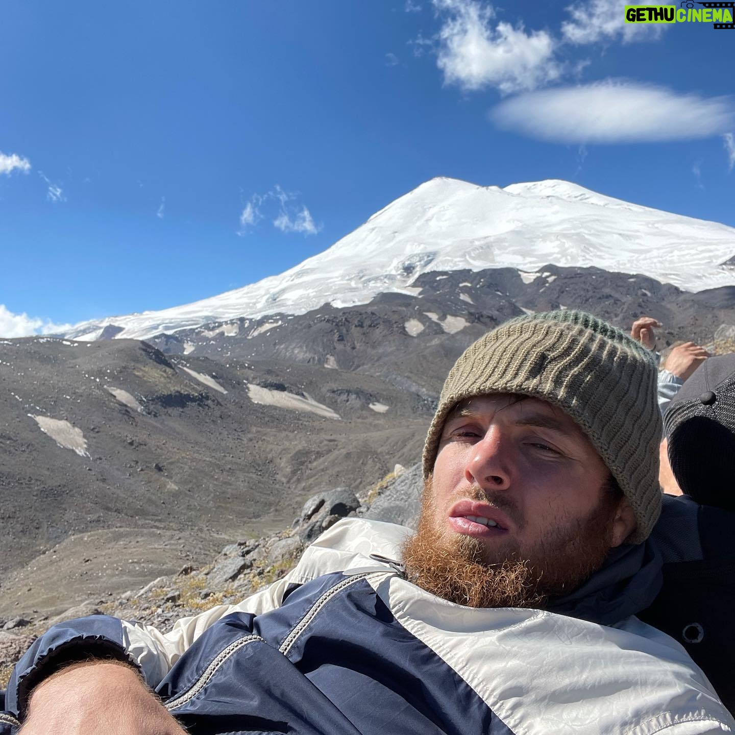 Magomed Magomedov - 4.9K Likes - Чуть не покорили гору Эльбрус @abdulmazhid_65 🏔 решили оставить на следующий год😃 #ИншаАллах☝🏻