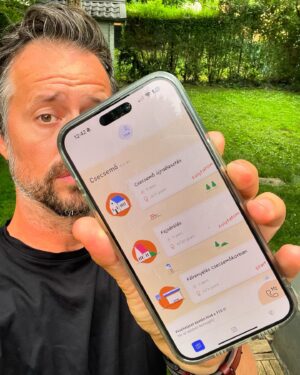 Magyarósi Csaba Instagram - Megjelent egy őrült hasznos app: a Mentő Mártont a Szent Márton Gyermekmentő szolgálat azért hozta létre, hogy szórakoztató, de lényegre törő módon tanítsa meg a szülőket arra, hogy mi a teendő, ha a gyermekükkel baj van. Minden korosztály saját kategóriát kap, hiszen más veszélyek leselkednek egy félévesre, és más egy 11 évesre. Szuper, hogy elkészült, innen letölthető: https://mentomarton.hu/
#gyermekmentés #mentőmárton #app