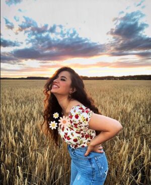 Maha Ammar Instagram - What's meant for you will feel natural in every way and never feel forced in any way🌼