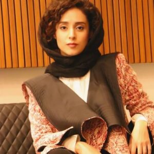 Mahdokht Molaei Instagram - 🧥✂️@mishafashiondesign

#مهدخت_مولایی