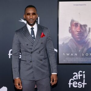 Mahershala Ali Instagram - To everyone who came out, THANK YOU. SWAN SONG world premiere @americanfilminstitute @appletvplus #SwanSong ✌🏾