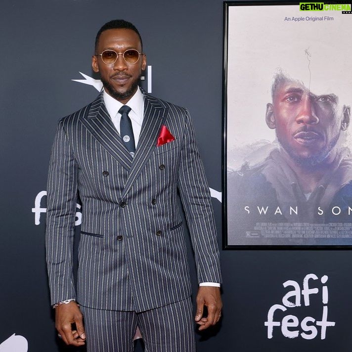 Mahershala Ali - 49.1K Likes - To everyone who came out, THANK YOU. SWAN SONG world premiere @americanfilminstitute @appletvplus #SwanSong ✌🏾