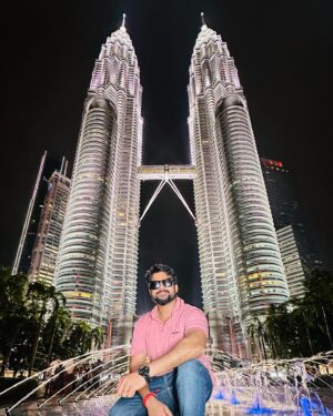 Mahesh Subramaniam Instagram - Twin tower with my twin brother ❤️❤️ #memories #malaysia #klcc #kualalumpur #twintower #trip #funtimes #friendsforever #instagood #instadaily
