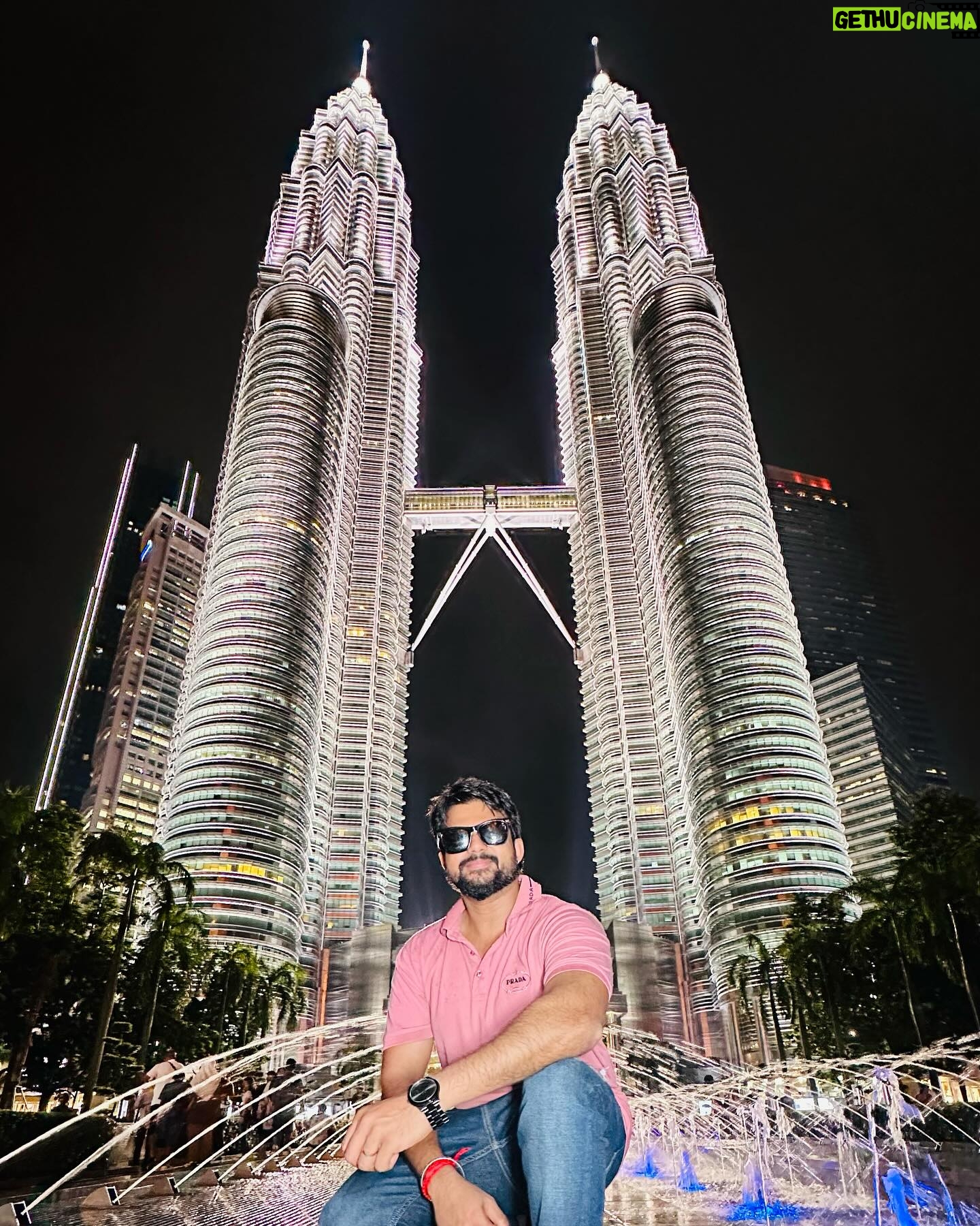 Mahesh Subramaniam - 23.2K Likes - Twin tower with my twin brother ❤️❤️ #memories #malaysia #klcc #kualalumpur #twintower #trip #funtimes #friendsforever #instagood #instadaily