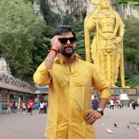 Mahesh Subramaniam - 5.7K Likes - Thank you @horad.in for the beautiful Dhoti & Shirt set. Comfortable , perfect fitting , great quality.
#dhoti #mensfashion #mensstyle #malaysia #batucaves #occasionwear #dress #traditional