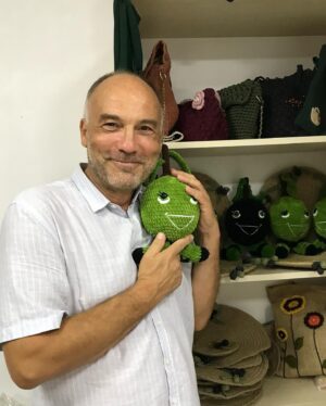 Mahir Günşiray Instagram - Altınözü’nde bir vahâ keşfettim! Halı dokuma, zeytin bebekler, karakılçık buğday saplarından tepsiler,  çanaklar… daha neler neler! 

Altınözü Sosyal Dayanışma Ve Yardımlaşma Vakfı