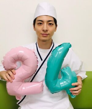 Mahiro Takasugi Instagram - 皆さんこんばんは高杉です。本日7月4日無事に24歳になりました！24歳、立派な大人ですね笑これからも皆さんに応援して頂けるよう努力していきたいと思います。よろしくお願いします！久々に会ったあんぱんおじさん！美味しかったです笑では！
#高杉#24歳#あんぱんおじさん#のような髭が生えたい