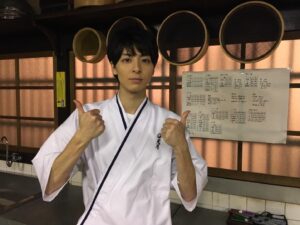 Mahiro Takasugi Instagram - 皆さんこんばんは！高杉です。投稿がお久しぶりになってしましいました。色々ご心配をおかけしました！無事に撮影も再開しており、素敵な作品を皆様にお届け出来たらと思っています。「私たちはどうかしている」8月12日第一話放送です！あと一週間！それまで楽しみにお待ちください！では！
#私たちはどうかしている#第一話#8月12日#一ヶ月ぶりの投稿さ