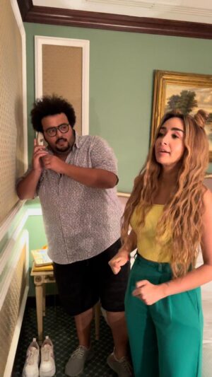 Mahmoud Alsisi Instagram - لما تقابل هنا الزاهد 😂

#كواليس_مسلسل
#سيب_وانا_اسيب 
#محمود_السيسي 
#هنا_الزاهد 
#الاخطبوط 
#كواليس 
#كواليس_تصوير